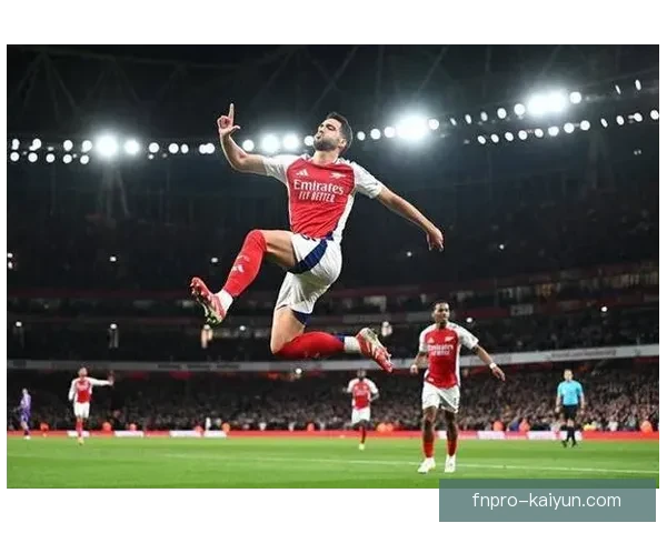 梅里诺在赛季初展示了出色的攻防能力，备受关注。